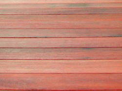 ウリン材のデッキ面