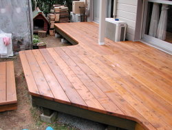 ウッドデッキのメンテナンス